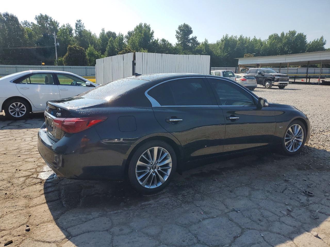 2018 Infiniti Q50 3.0T Luxe - Фото 3