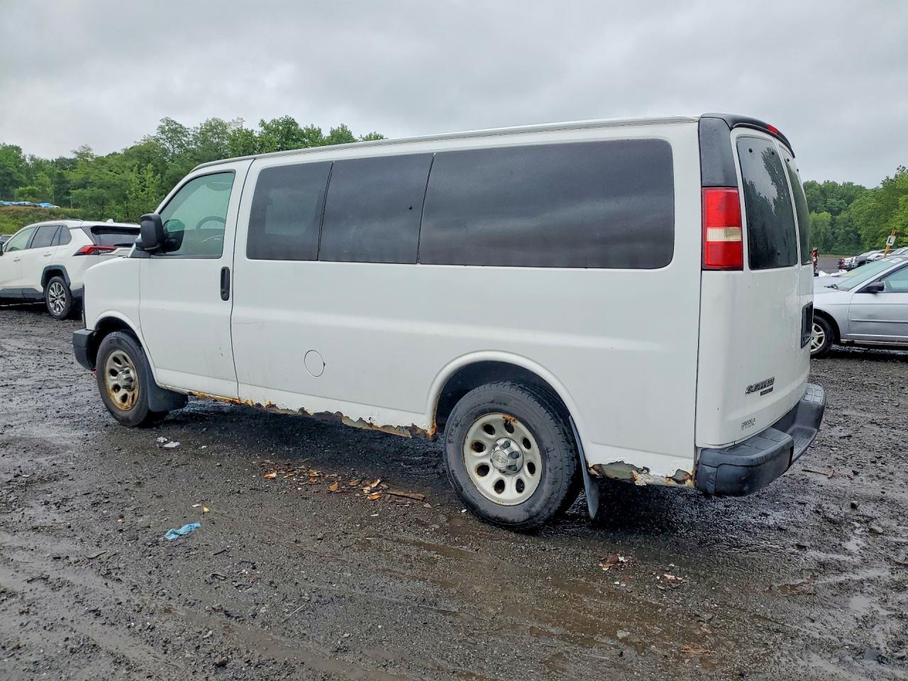 2013 Chevrolet Express G1500 Ls - Фото 2