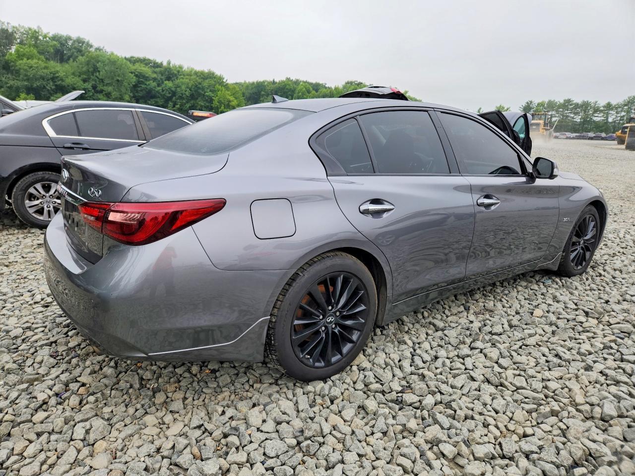 2018 Infiniti Q50 3.0T Luxe - Фото 3