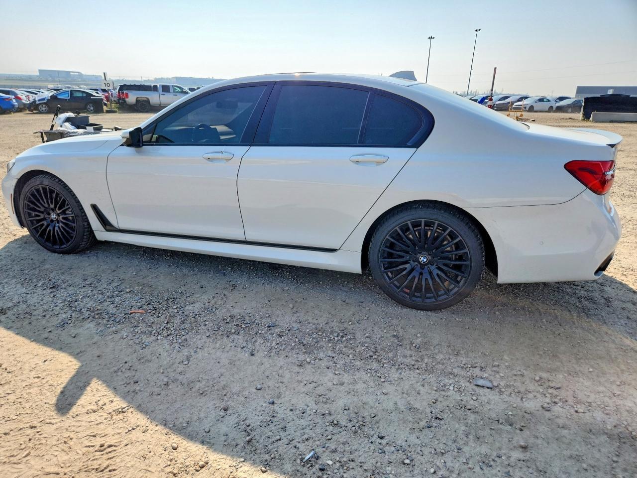 2017 BMW 750 Xi - Image 2