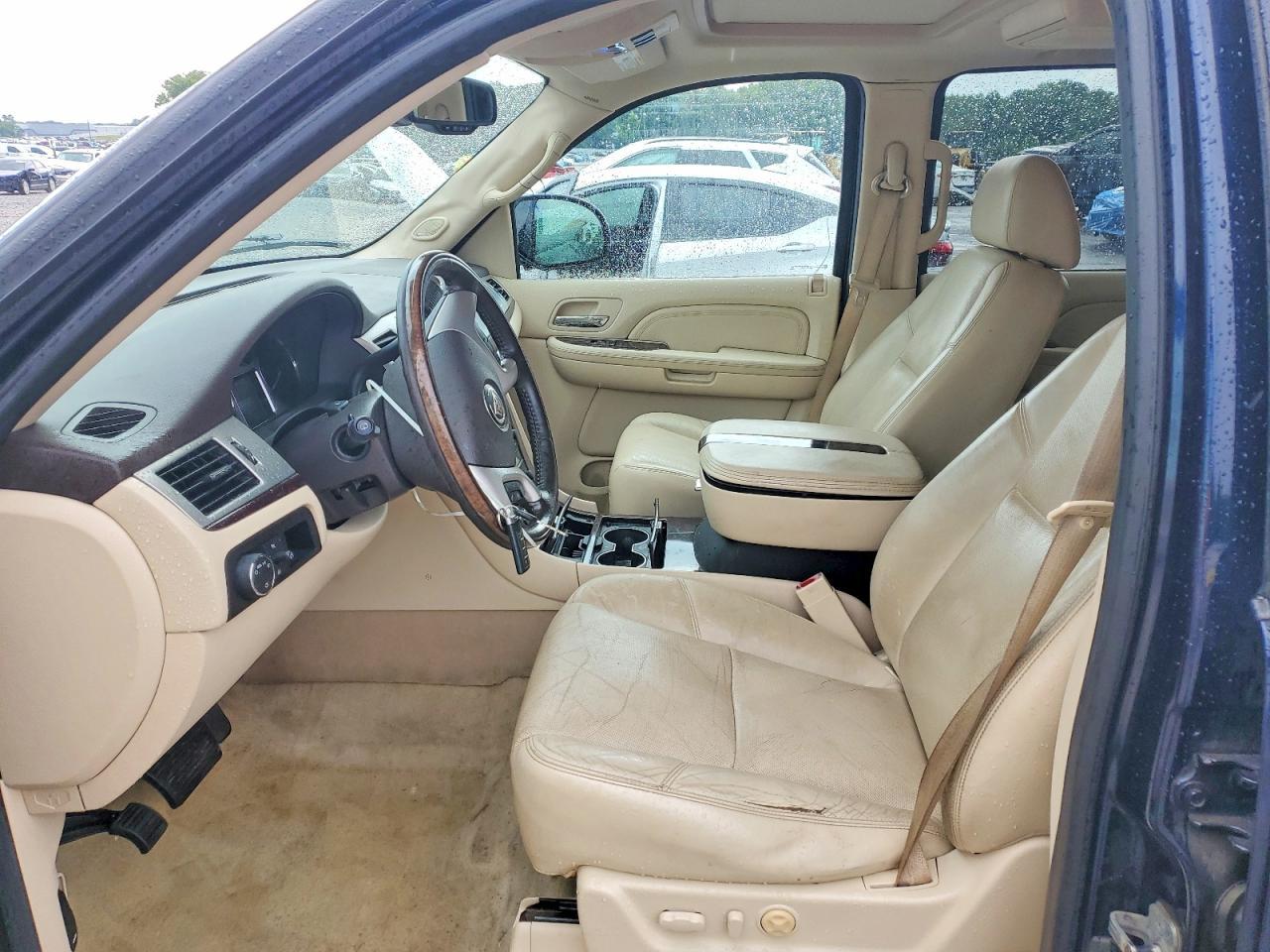 2008 Cadillac Escalade Luxury - Image 7