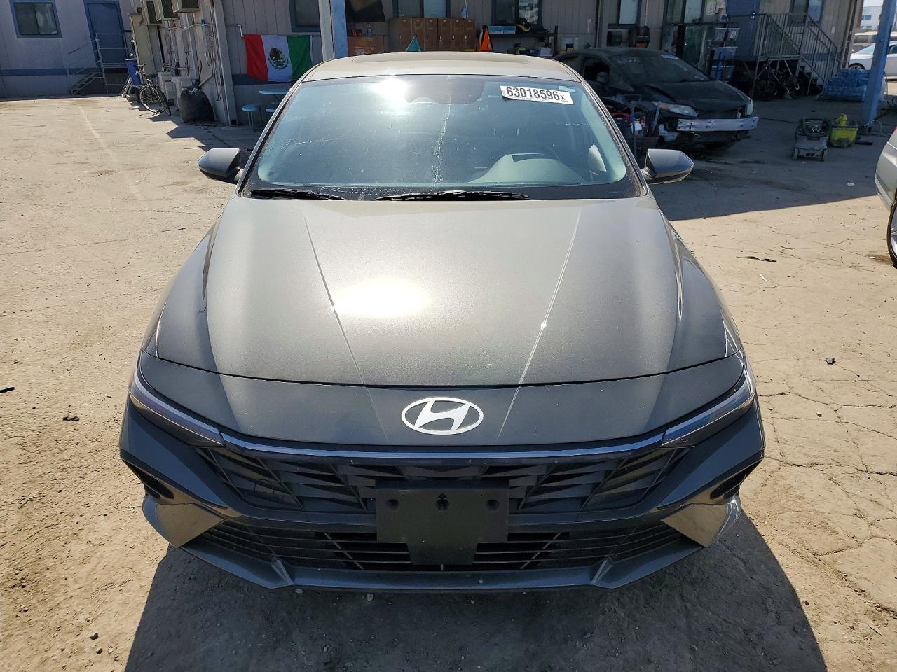 2025 Hyundai Elantra Limited - Image 5