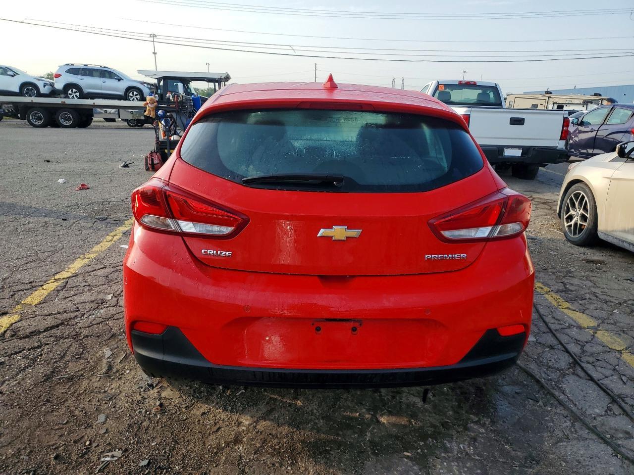 2019 Chevrolet Cruze Premier - Image 6