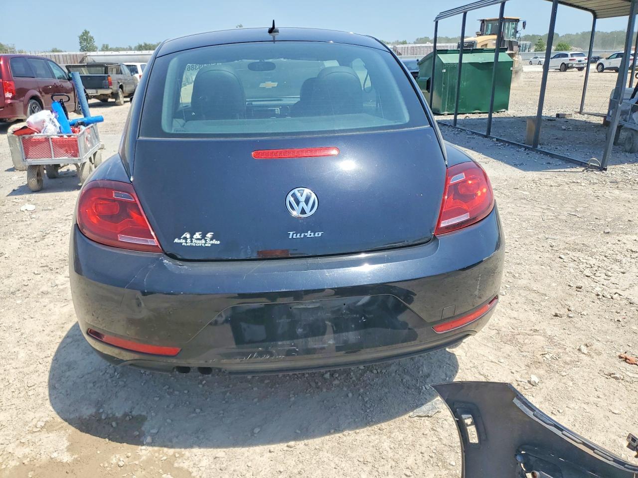 2017 Volkswagen Beetle 1.8T - Фото 6