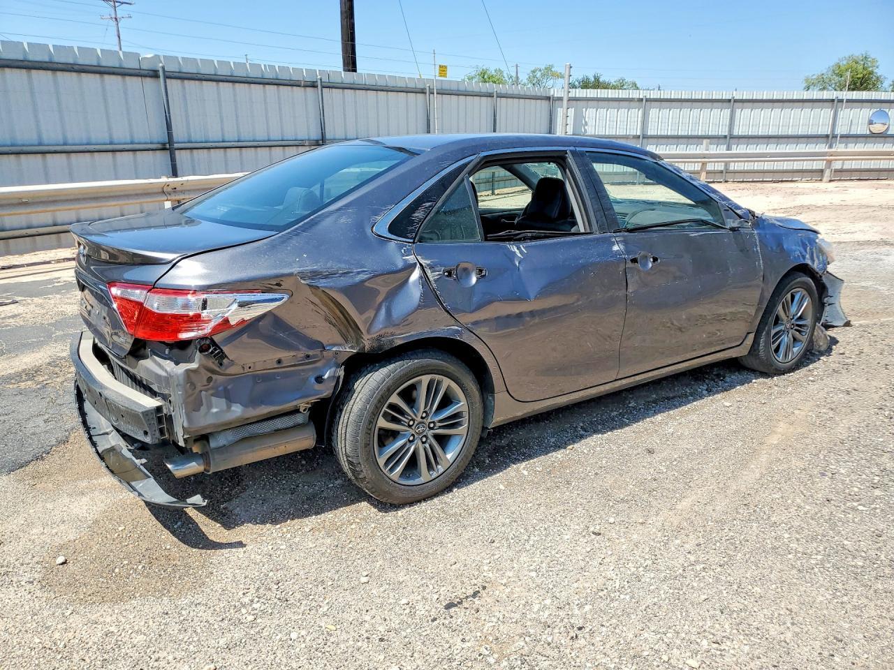 2017 Toyota Camry Se - Фото 3