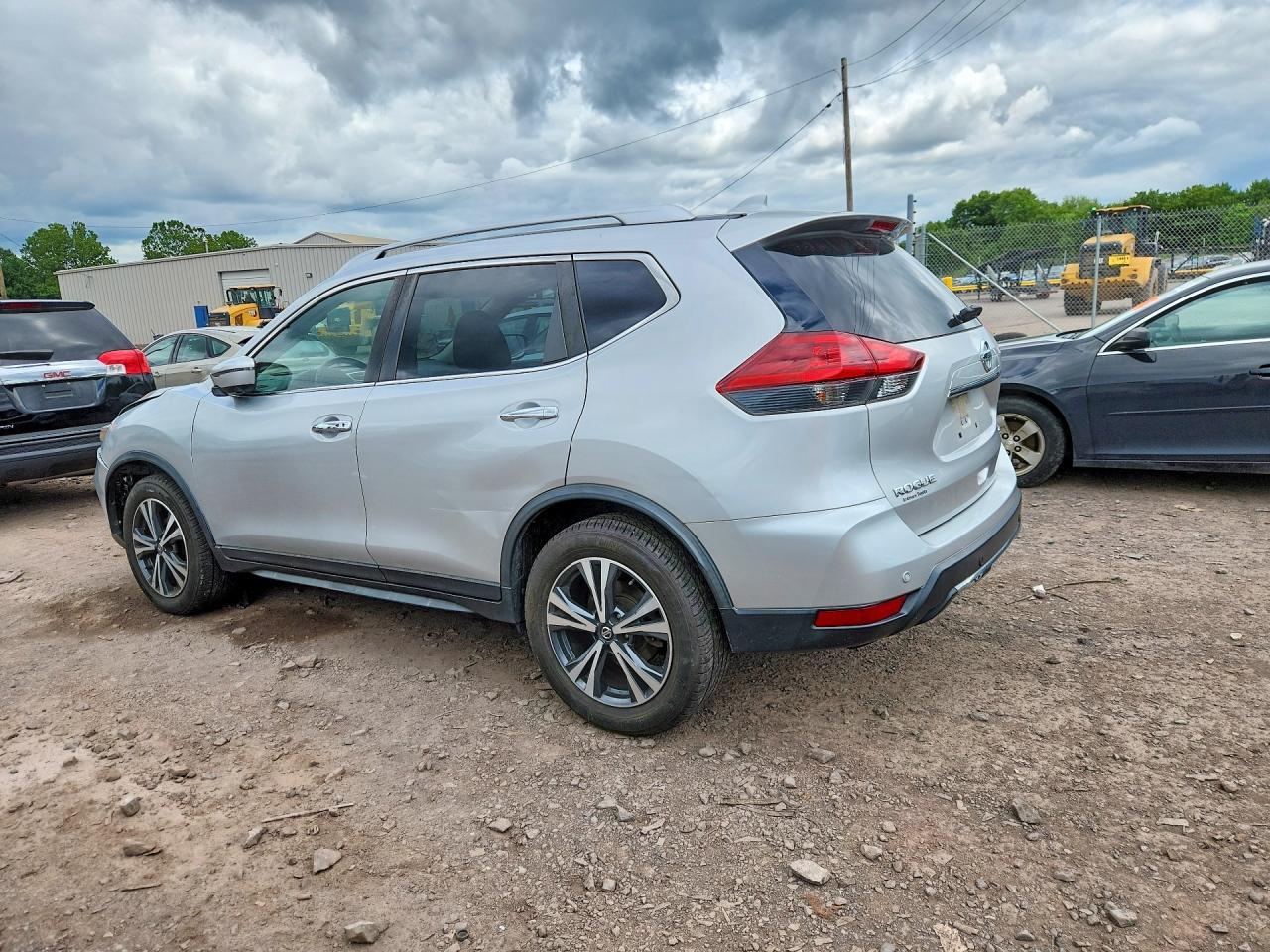 2019 Nissan Rogue Sv - Image 2