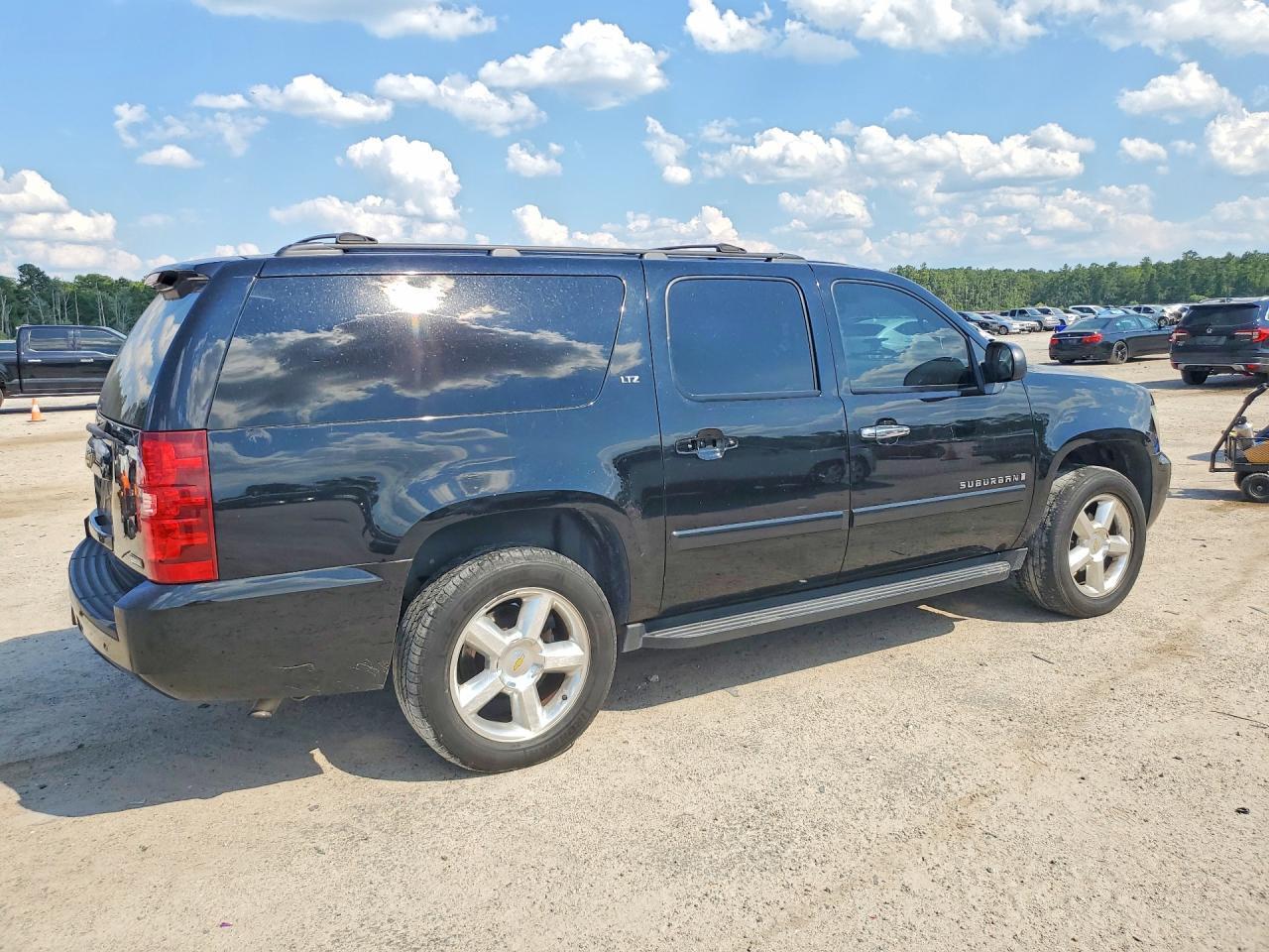 2007 Chevrolet Suburban K1500 - Фото 3