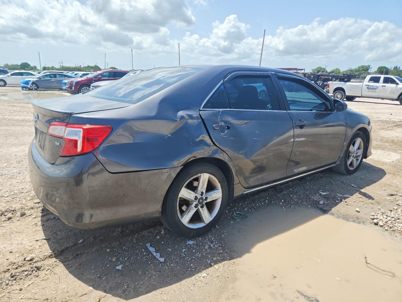 2012 Toyota Camry Le - Фото 3