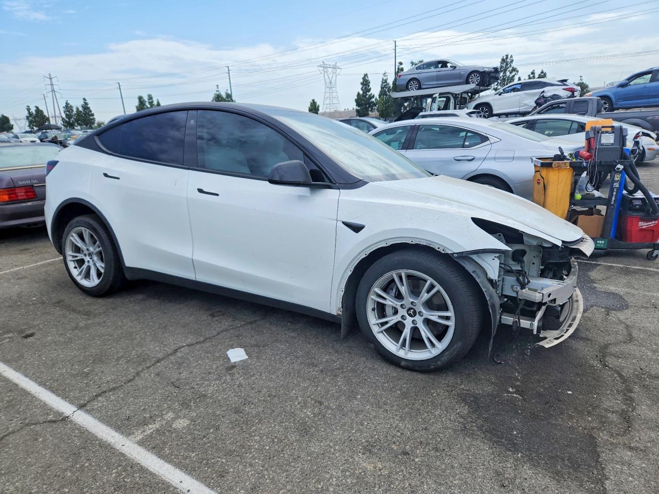 2023 Tesla Model Y - Image 4