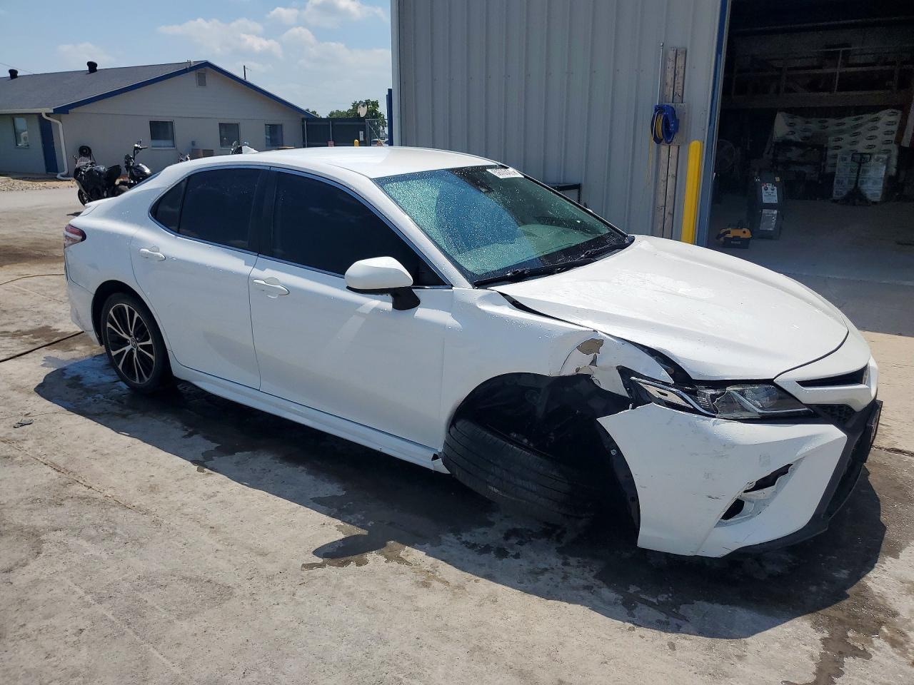 2019 Toyota Camry Se - Image 4