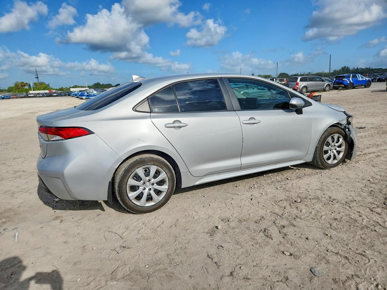 2025 Toyota Corolla Le - Фото 3