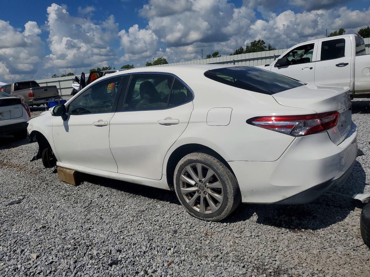 2018 Toyota Camry Le - Image 2