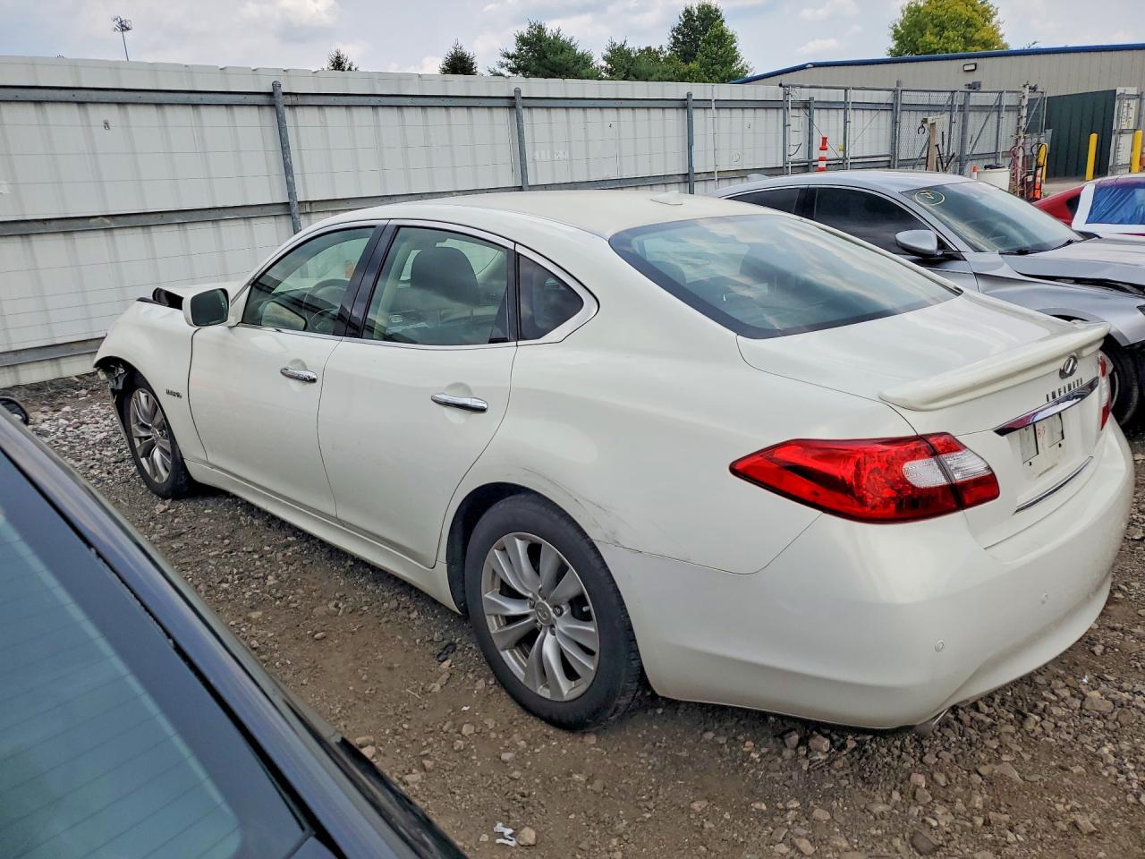 2013 Infiniti M35H Base - Фото 2