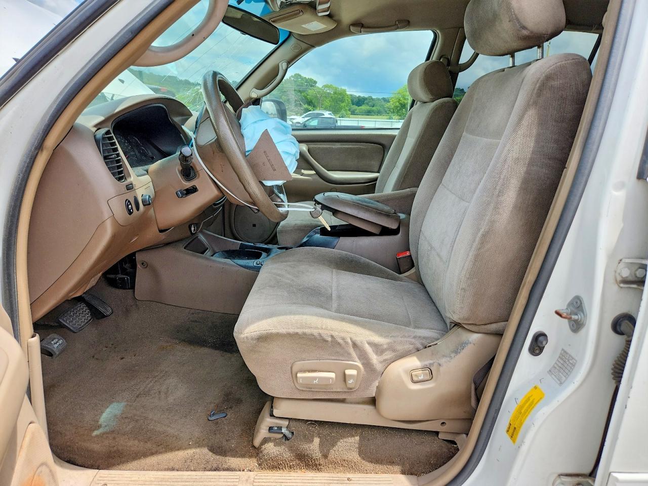 2004 Toyota Sequoia Sr5 - Image 7