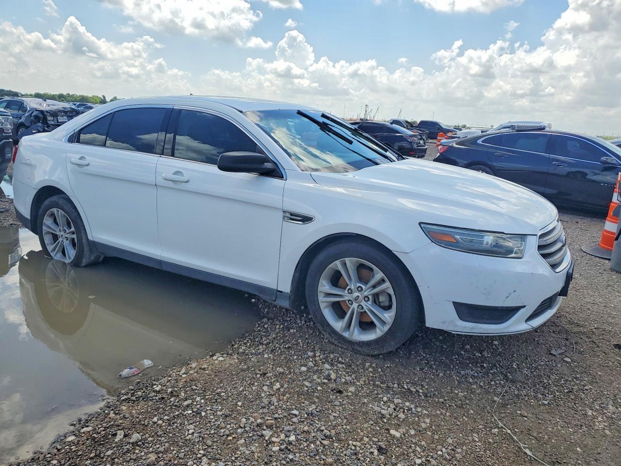 2018 Ford Taurus Se - Image 4