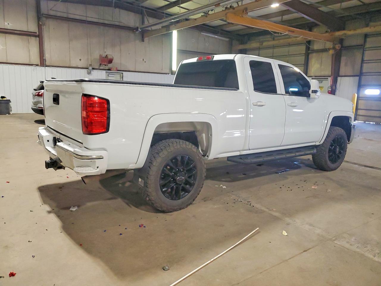 2015 Chevrolet Silverado K2500 Heavy Duty - Image 3