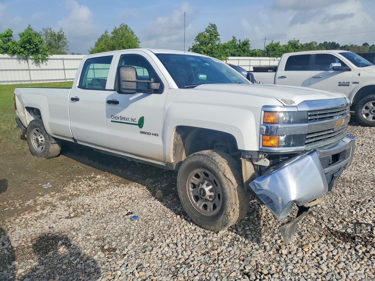 2017 Chevrolet Silverado C3500 - Image 4