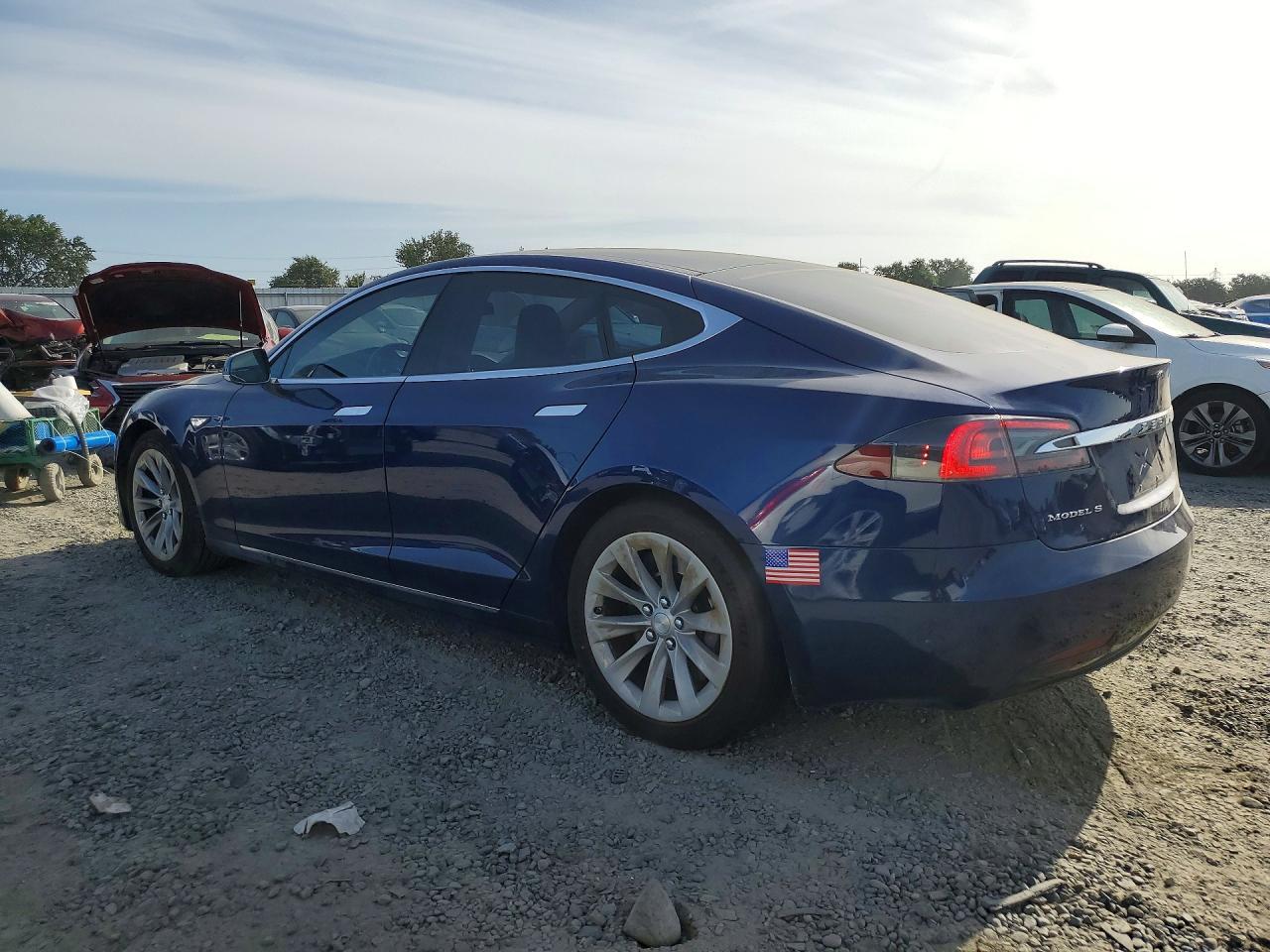 2016 Tesla Model S - Image 2