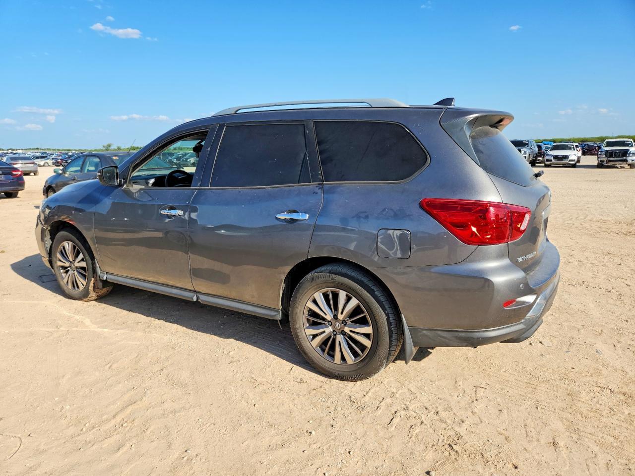 2019 Nissan Pathfinder S - Image 2