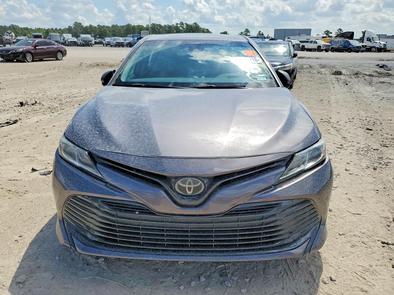 2020 Toyota Camry Le - Фото 5
