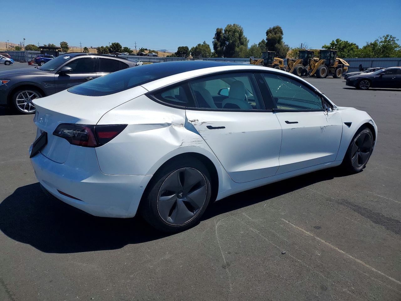 2021 Tesla Model 3 - Image 3