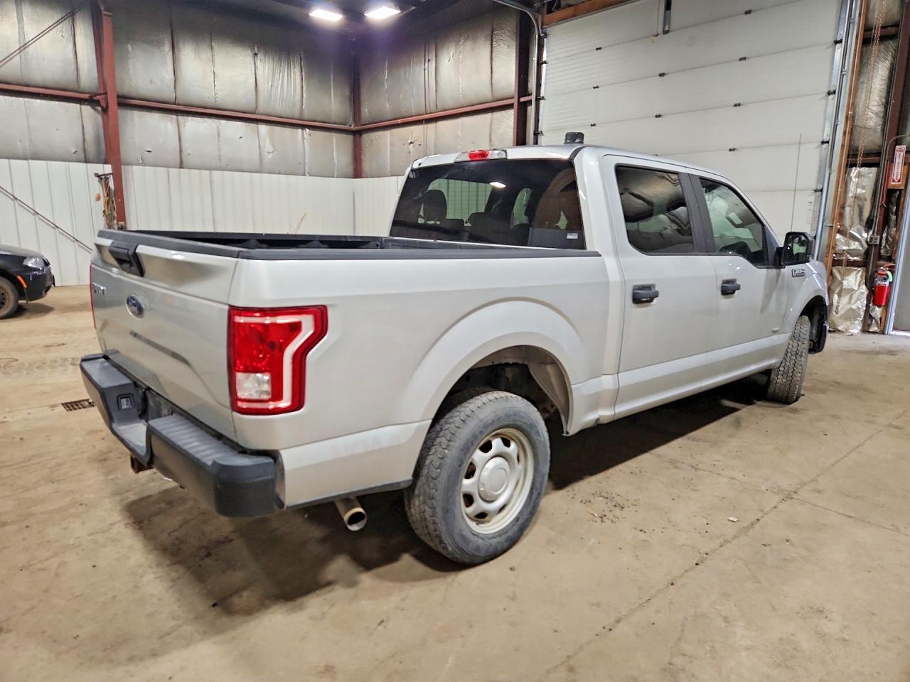 2015 Ford F150 Supercrew - Фото 3