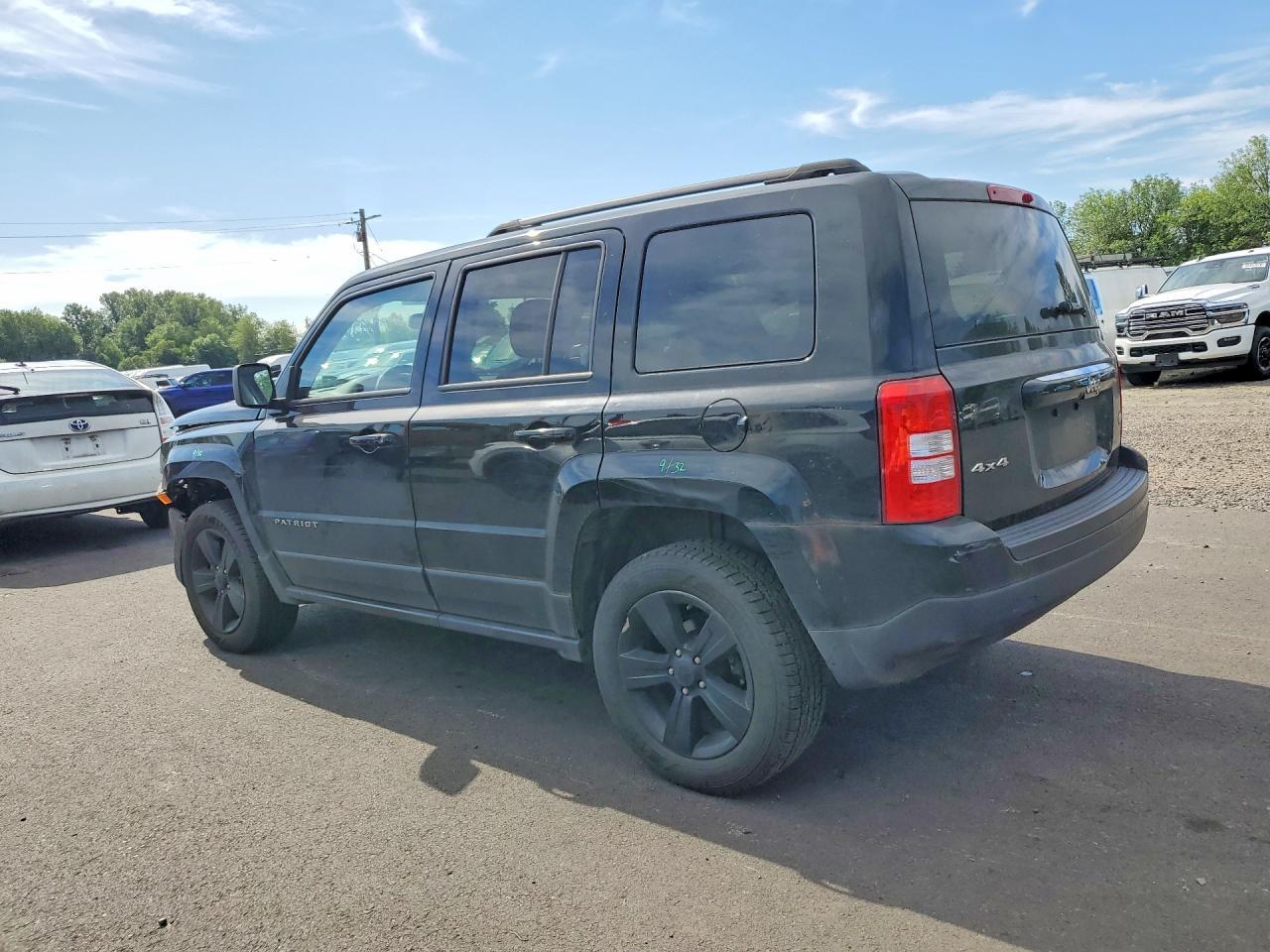 2016 Jeep Patriot Latitude - Фото 2