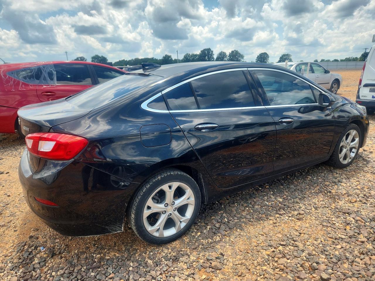 2017 Chevrolet Cruze Premier - Image 3