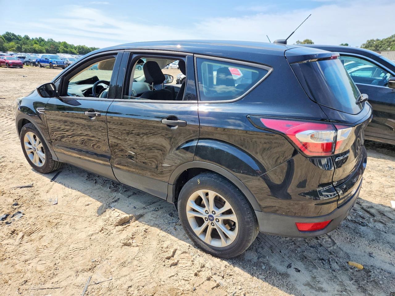 2018 Ford Escape S - Фото 2