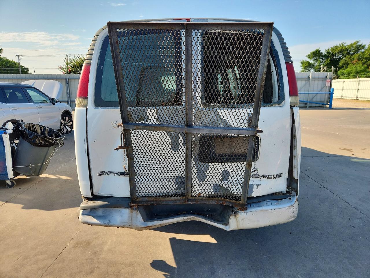 2000 Chevrolet Express G1500 - Image 6
