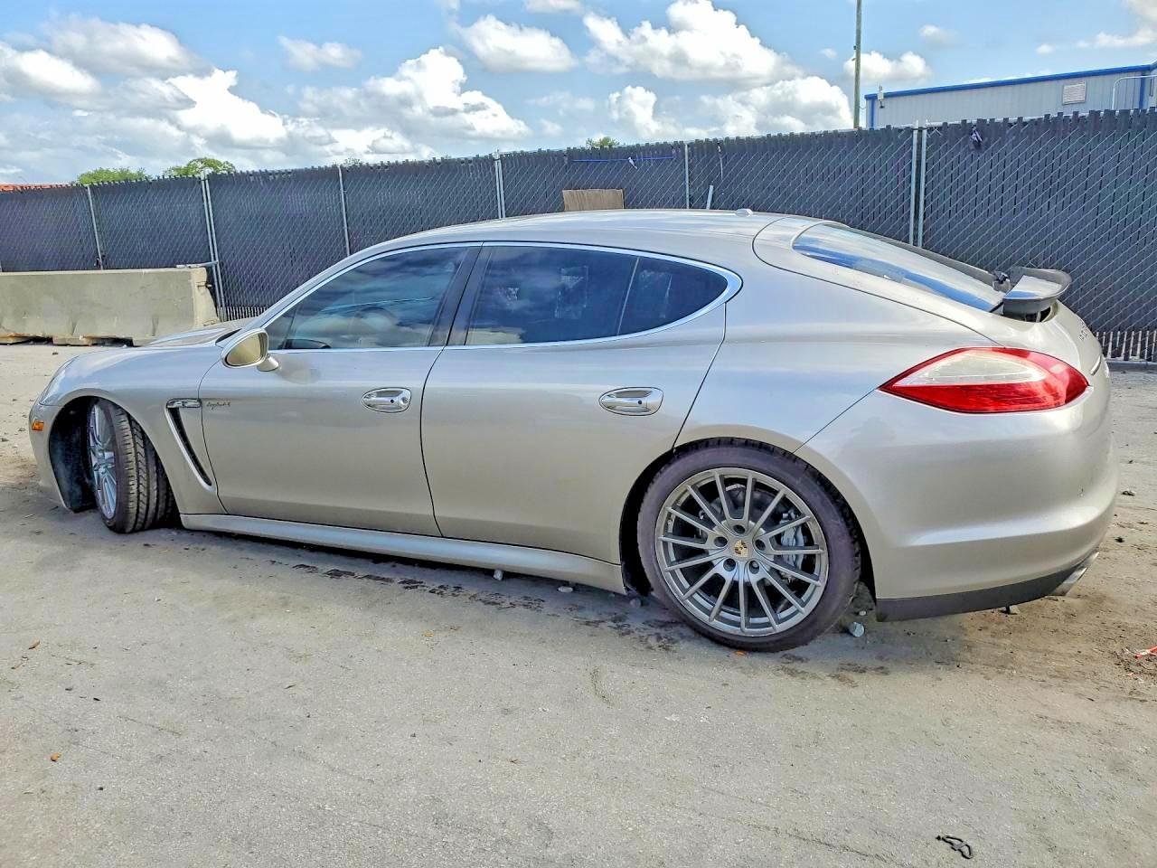 2012 Porsche Panamera S Hybrid - Фото 2