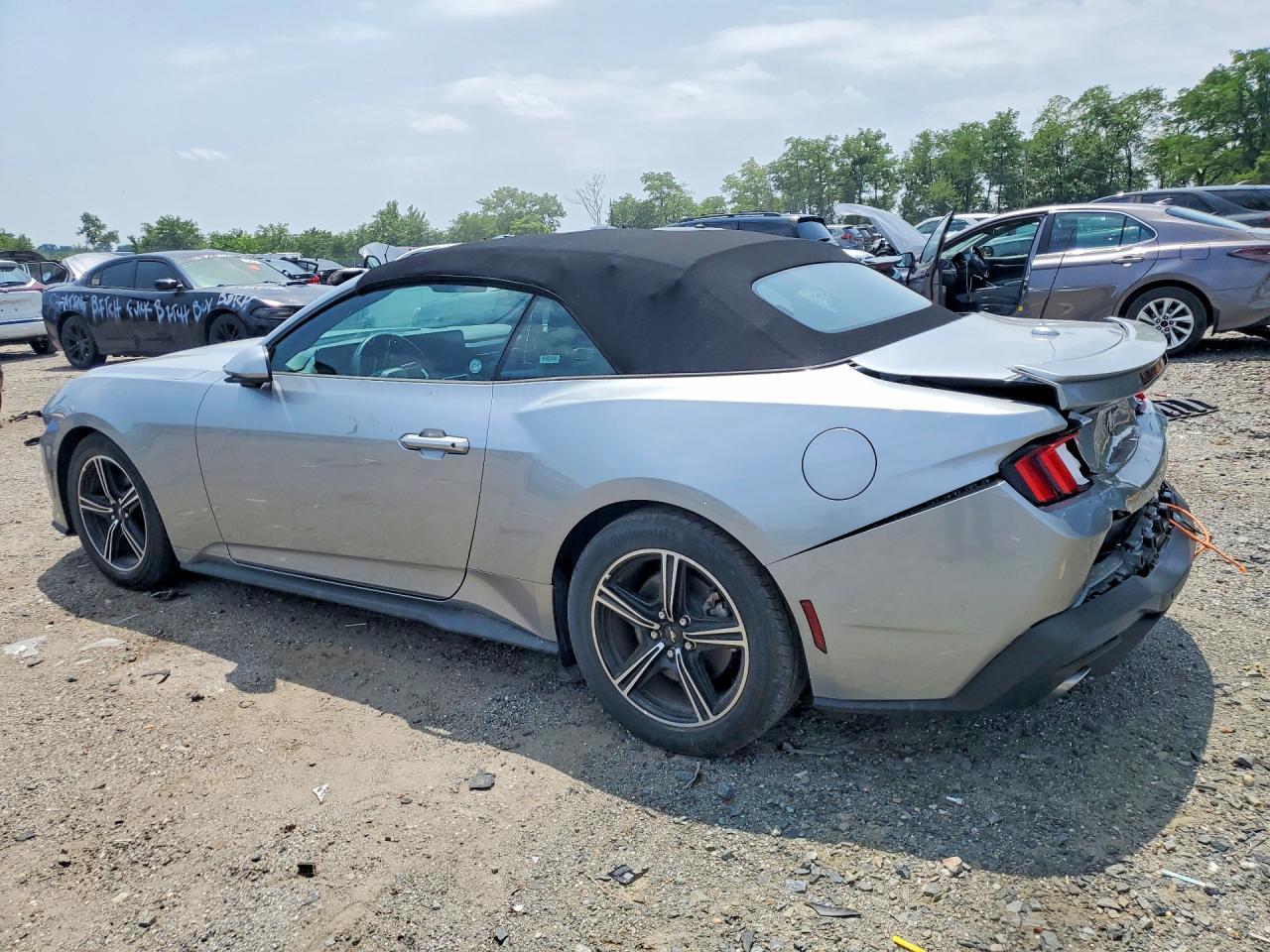 2025 Ford Mustang - Фото 2