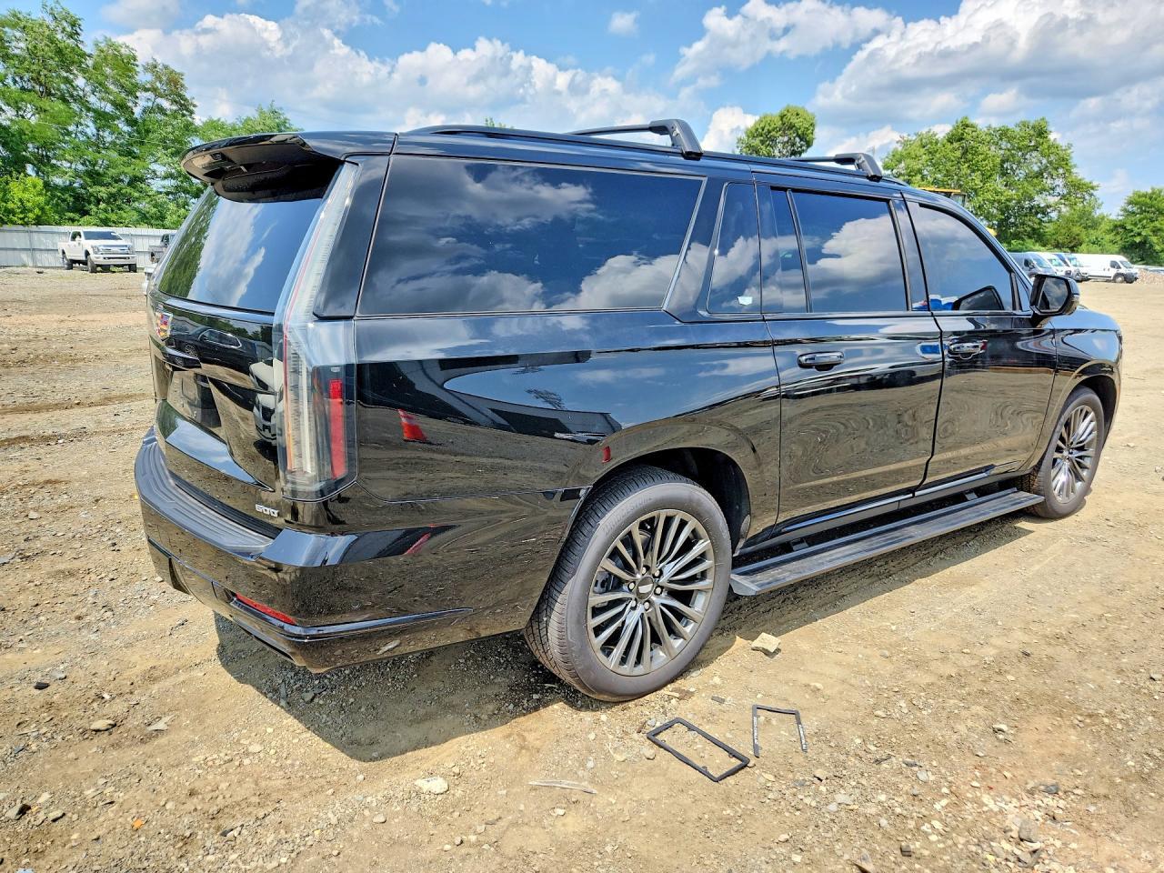2025 Cadillac Escalade Esv Sport Platinum - Image 3