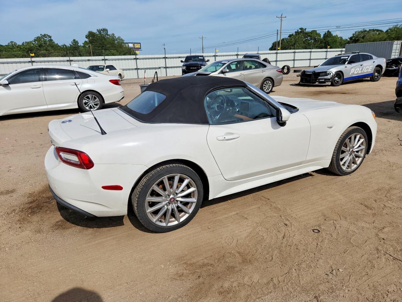 2018 Fiat 124 Spider Classica - Фото 3