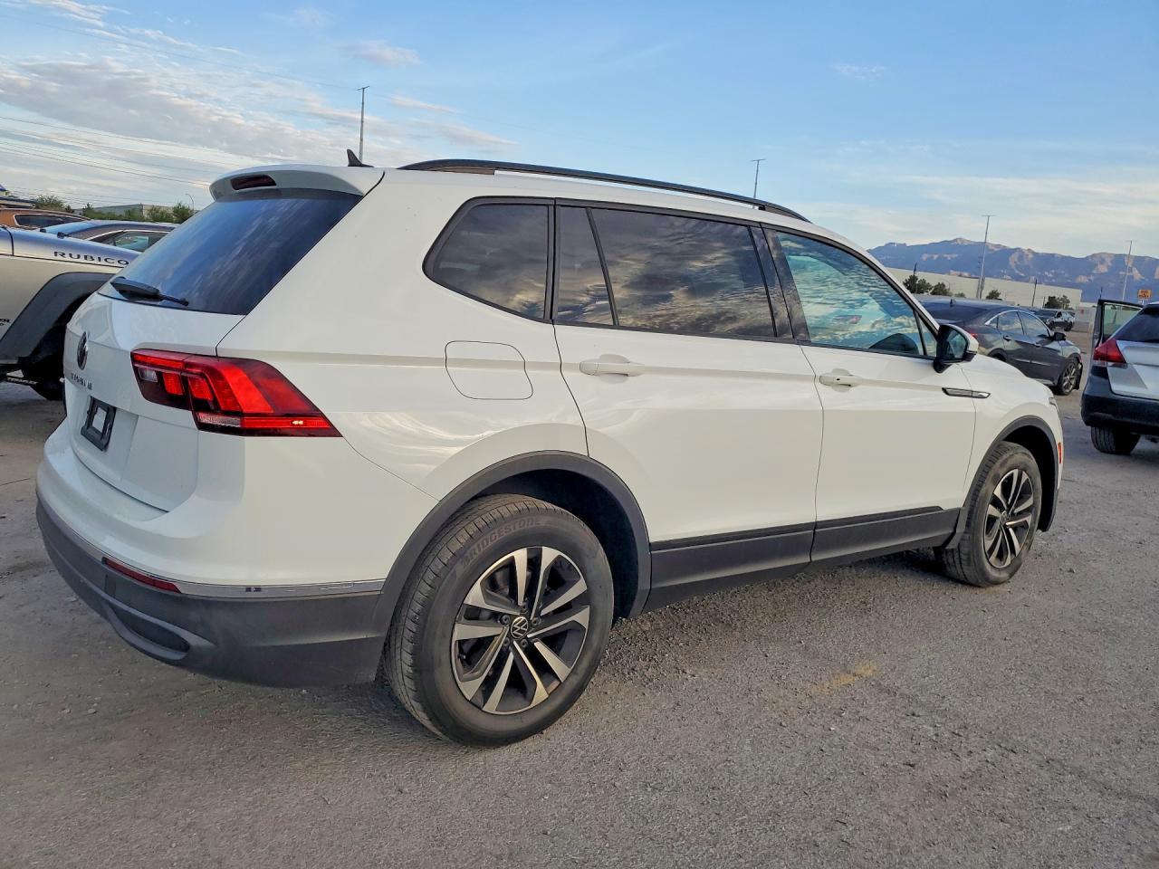 2022 Volkswagen Tiguan S - Фото 3