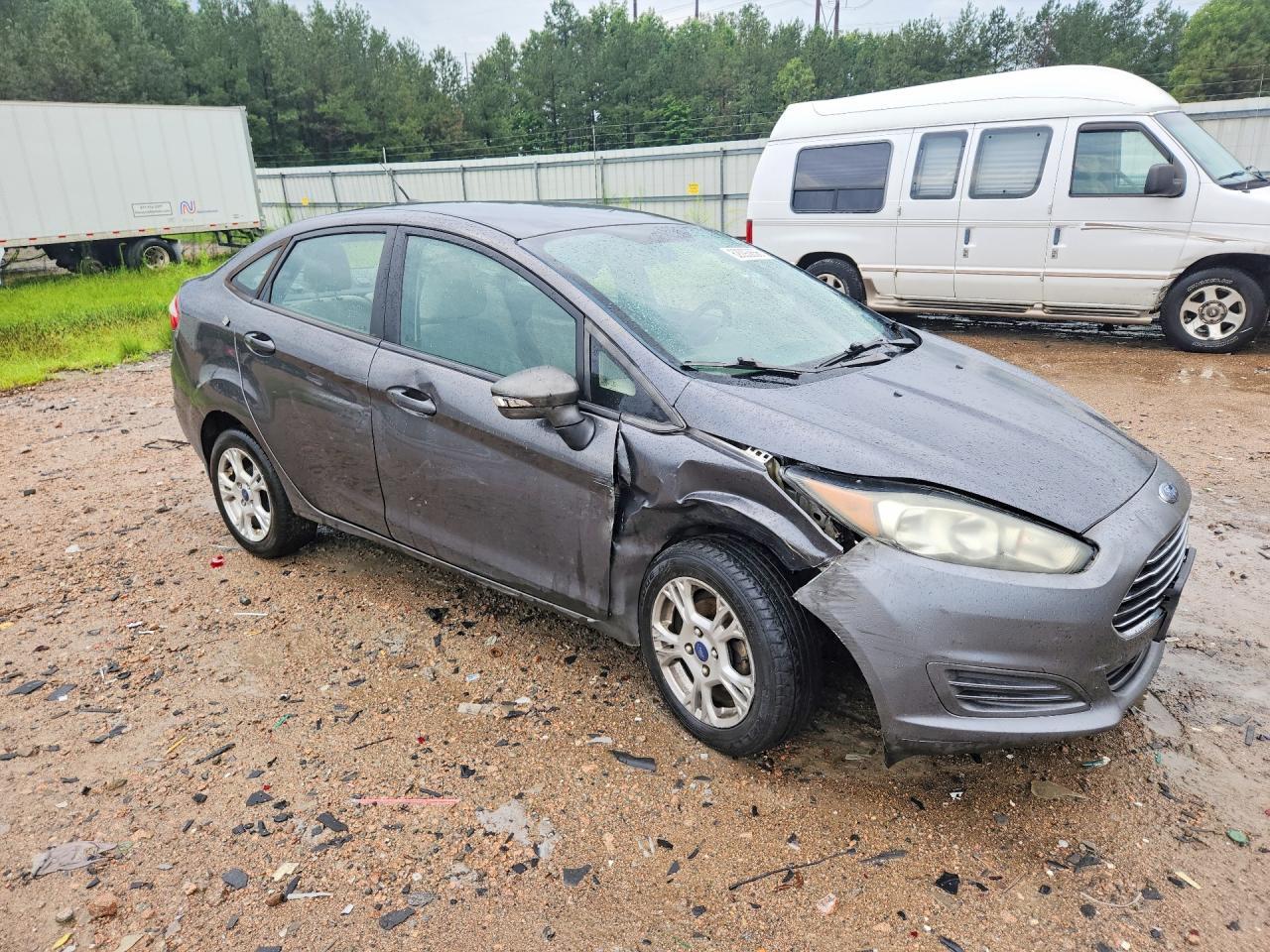 2015 Ford Fiesta Se - Фото 4