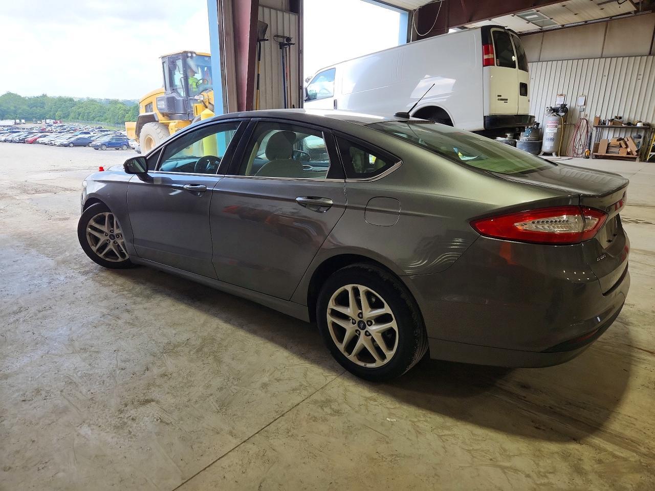 2014 Ford Fusion Se - Image 2