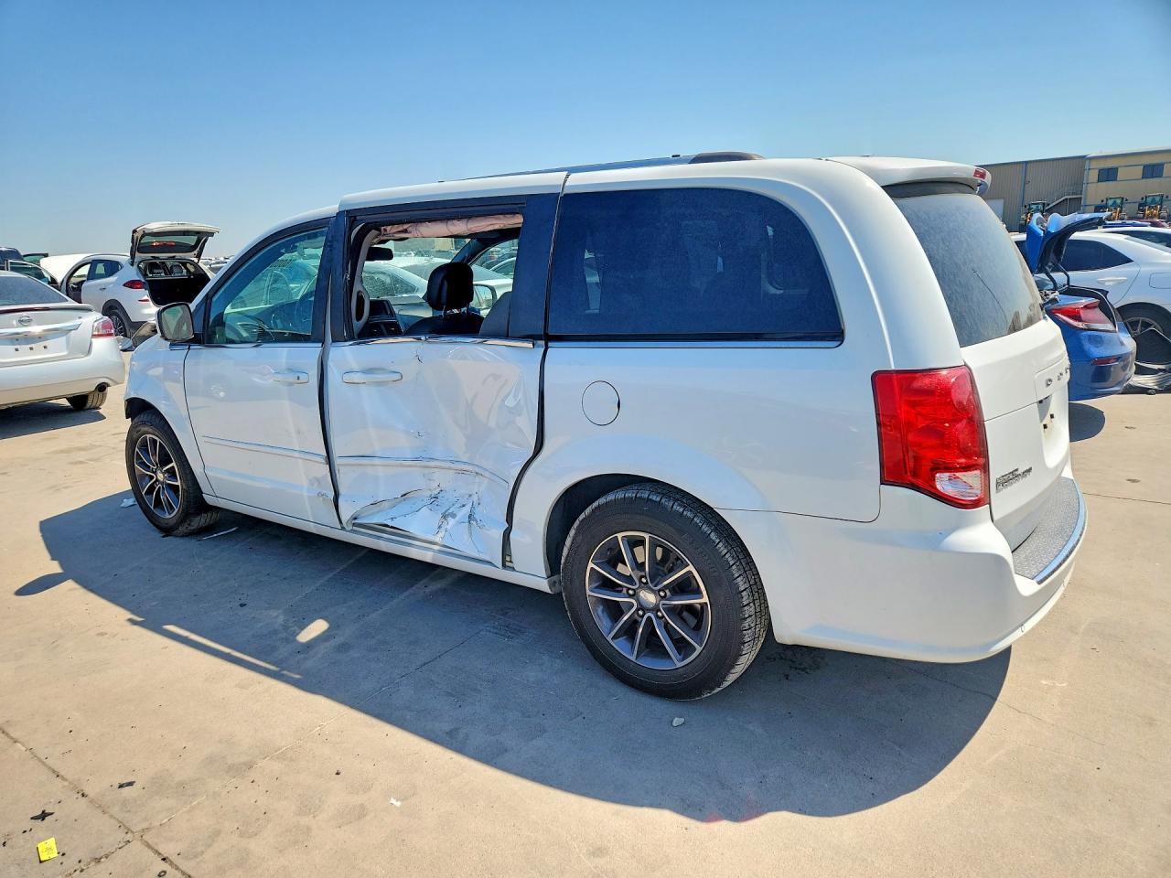 2017 Dodge Grand Caravan Sxt - Фото 2