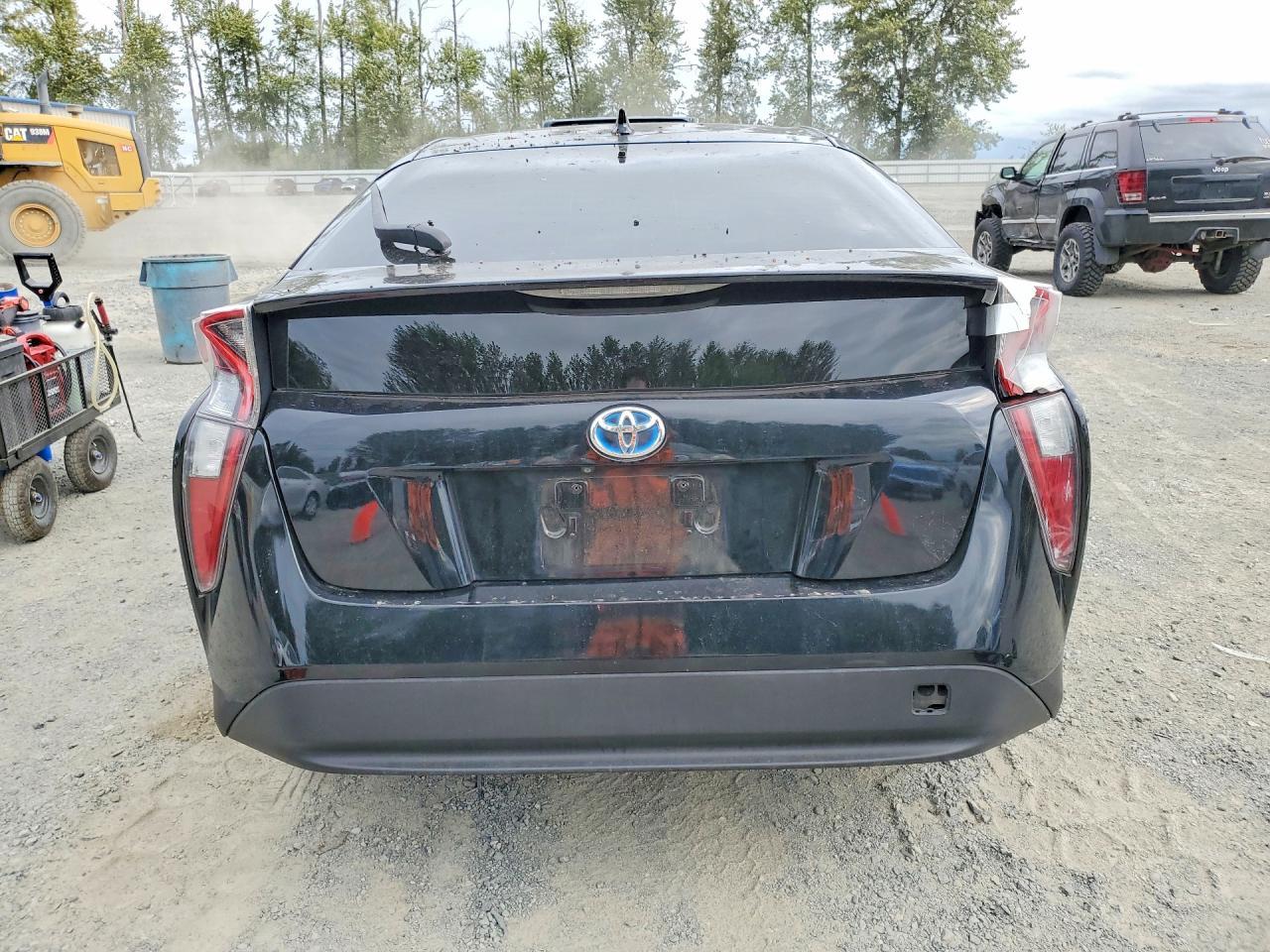 2016 Toyota Prius Three - Image 6