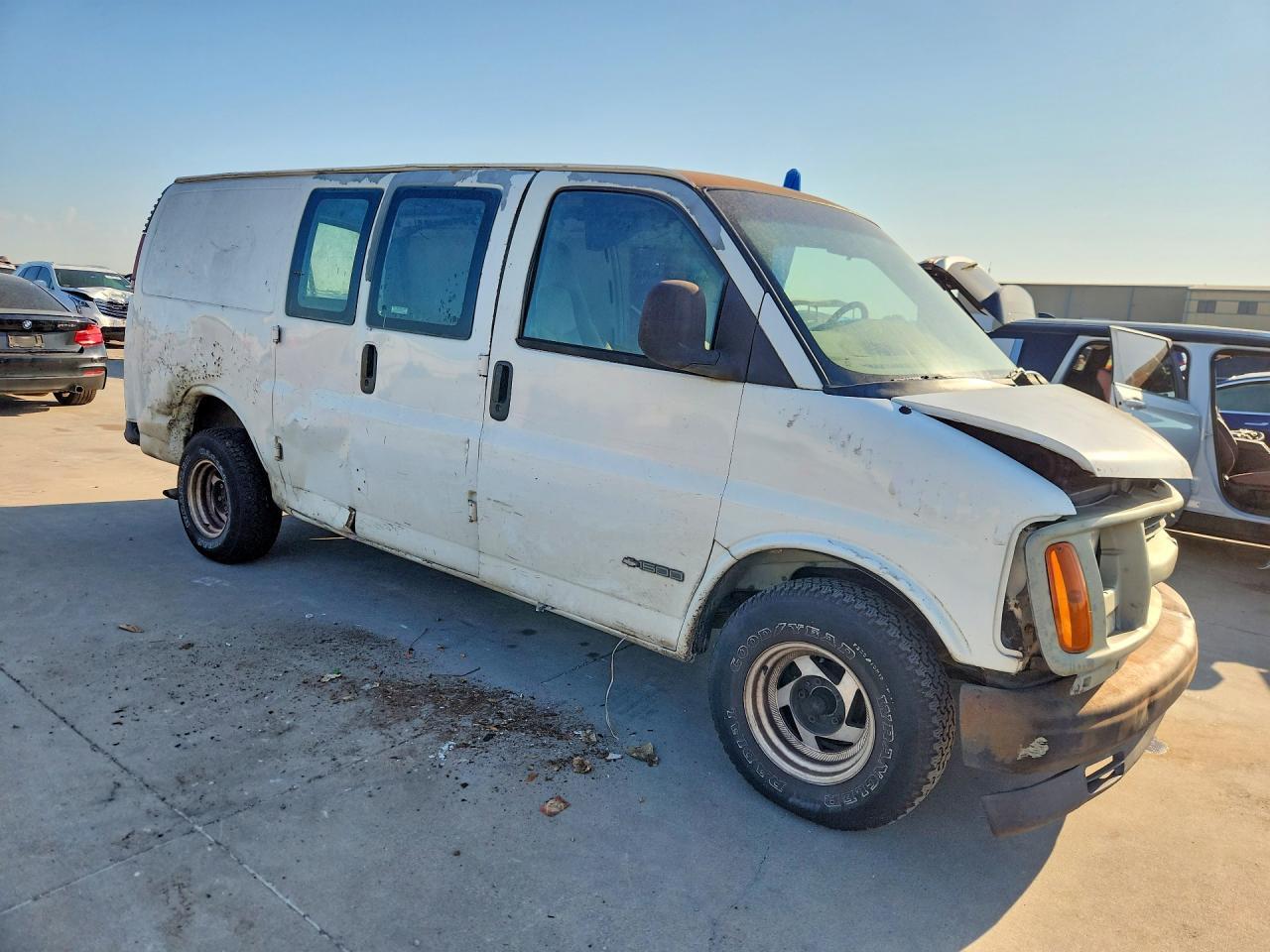 2000 Chevrolet Express G1500 - Image 4