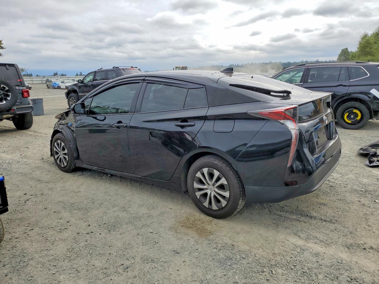 2016 Toyota Prius Three - Image 2