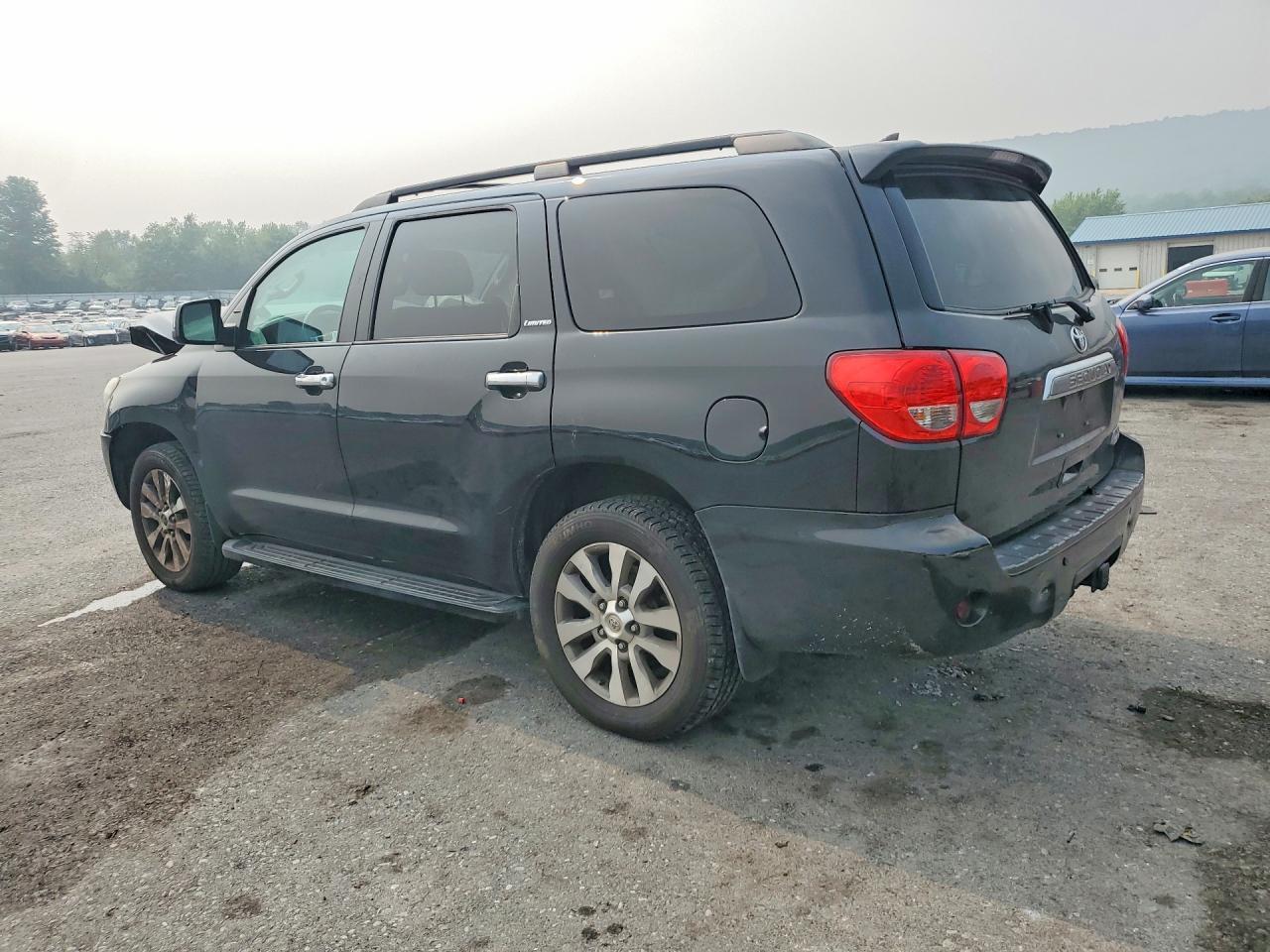 2016 Toyota Sequoia Limited - Фото 2