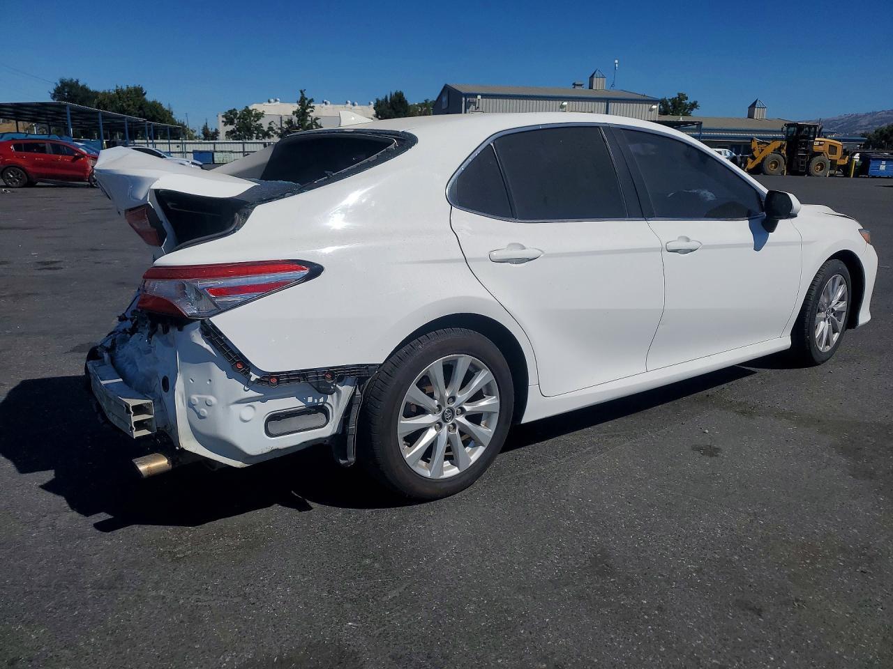 2019 Toyota Camry Le - Фото 3