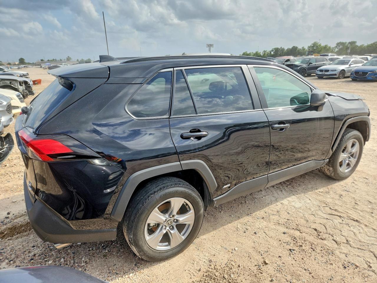 2025 Toyota Rav4 Le - Фото 3