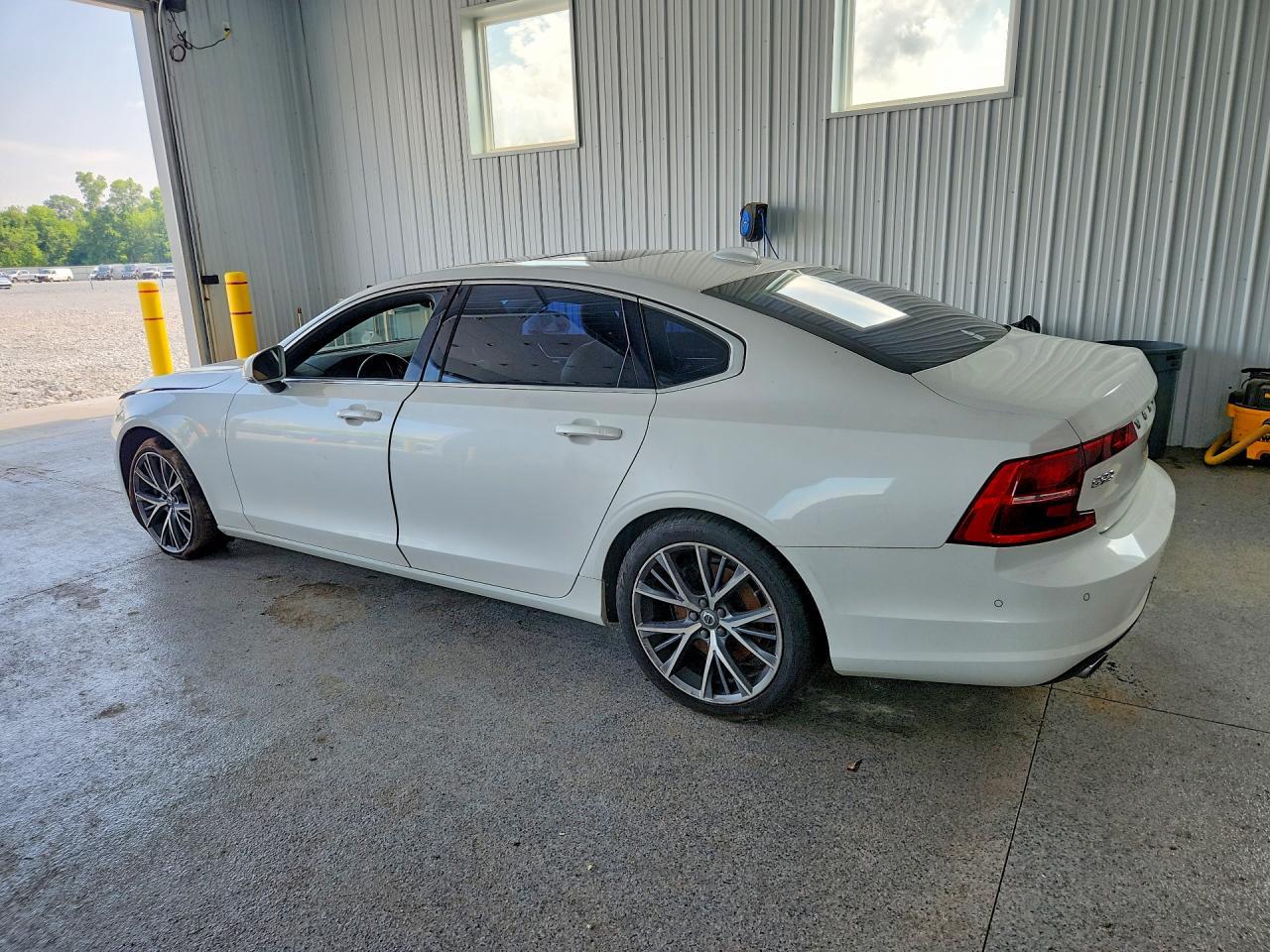 2018 Volvo S90 T5 Momentum - Фото 2