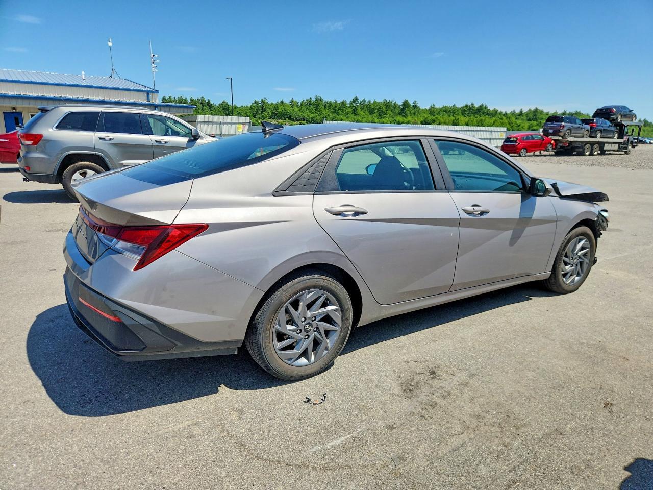 2024 Hyundai Elantra Sel - Image 3