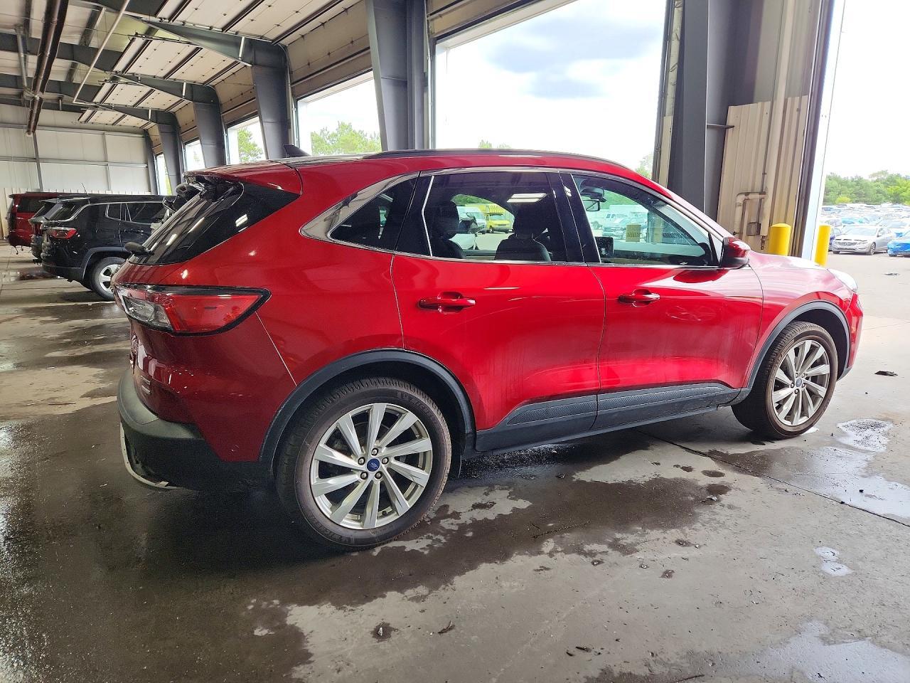 2022 Ford Escape Titanium - Фото 3