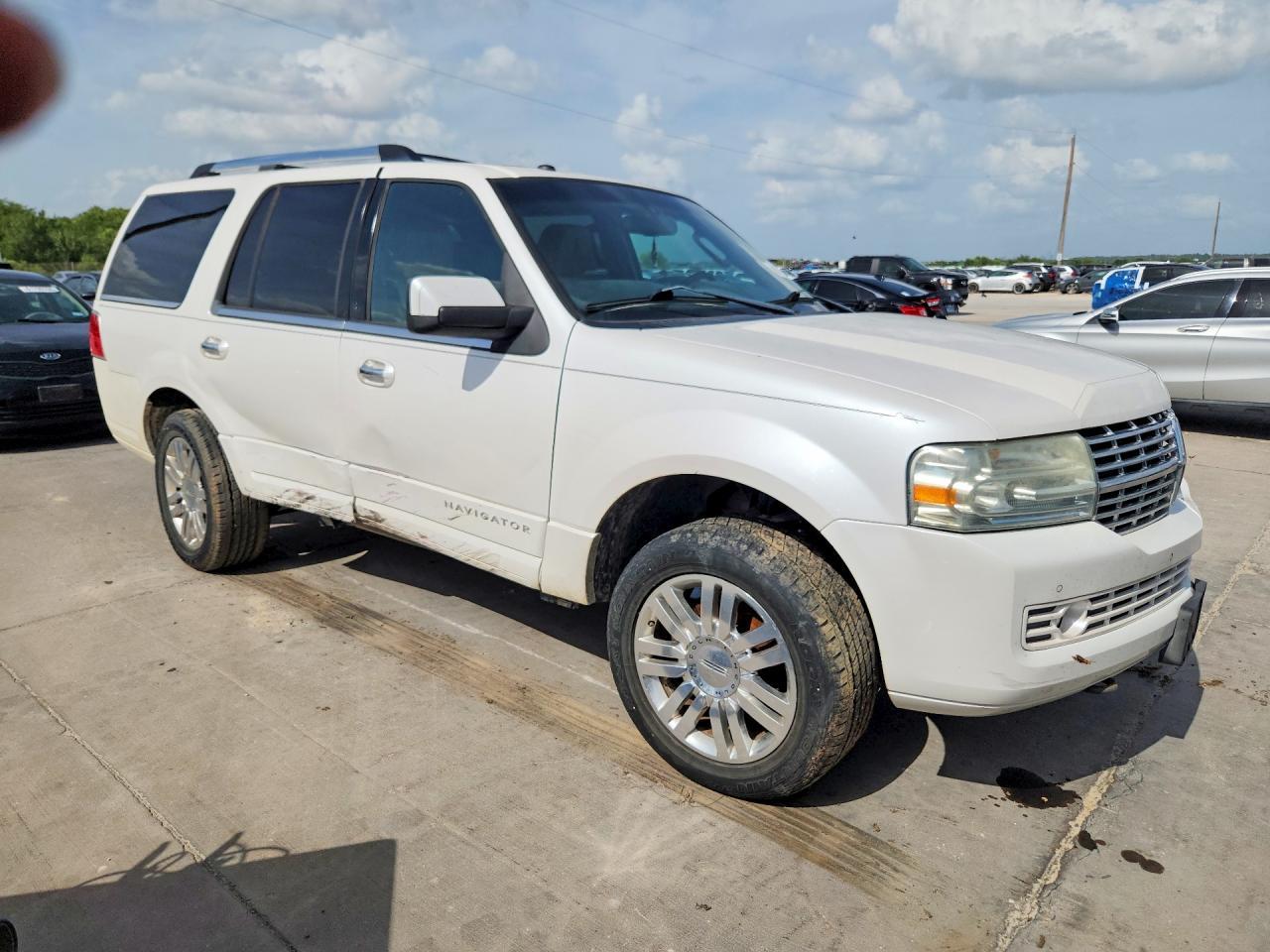 2011 Lincoln Navigator - Image 4