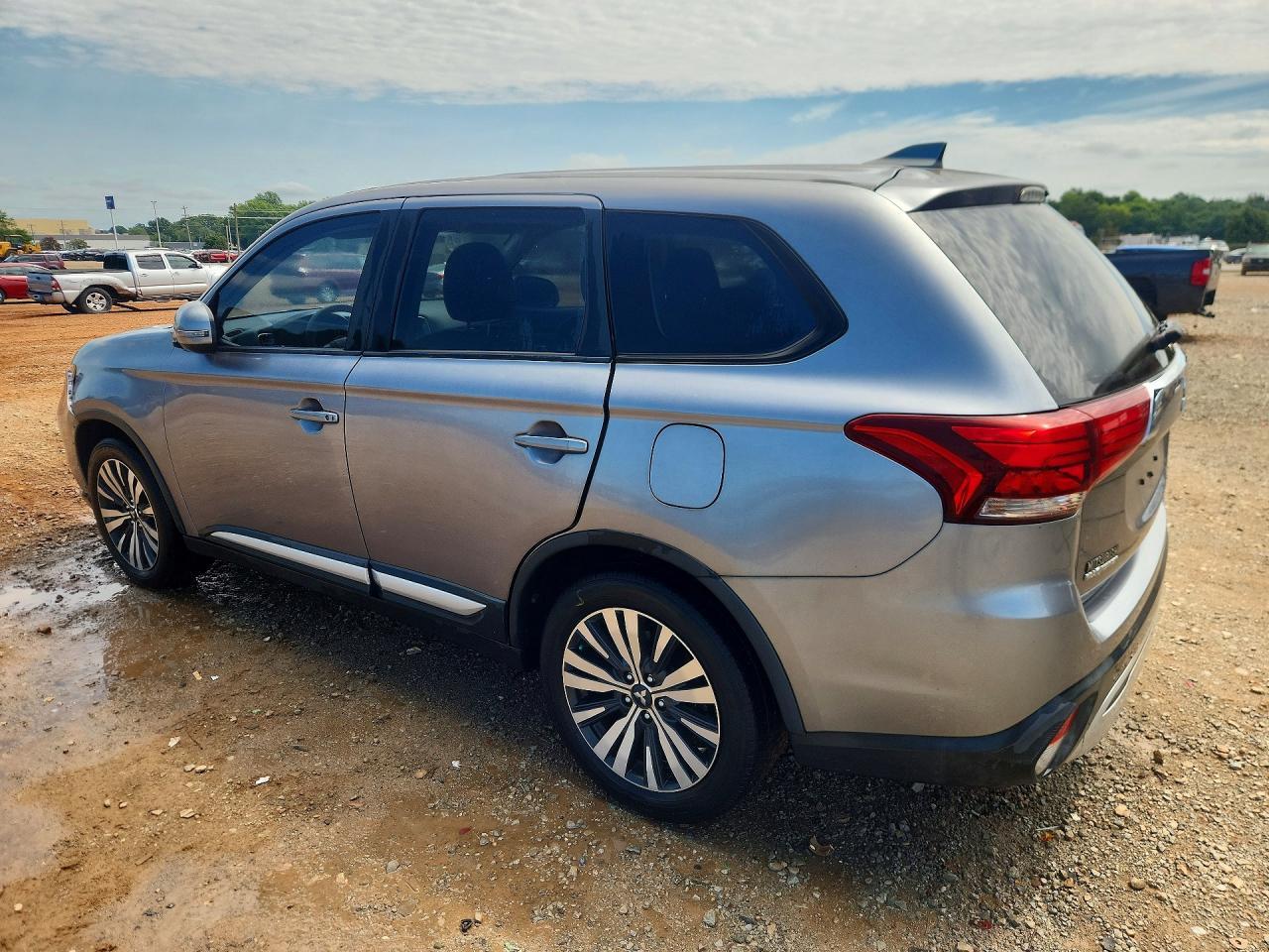 2019 Mitsubishi Outlander Se - Фото 2