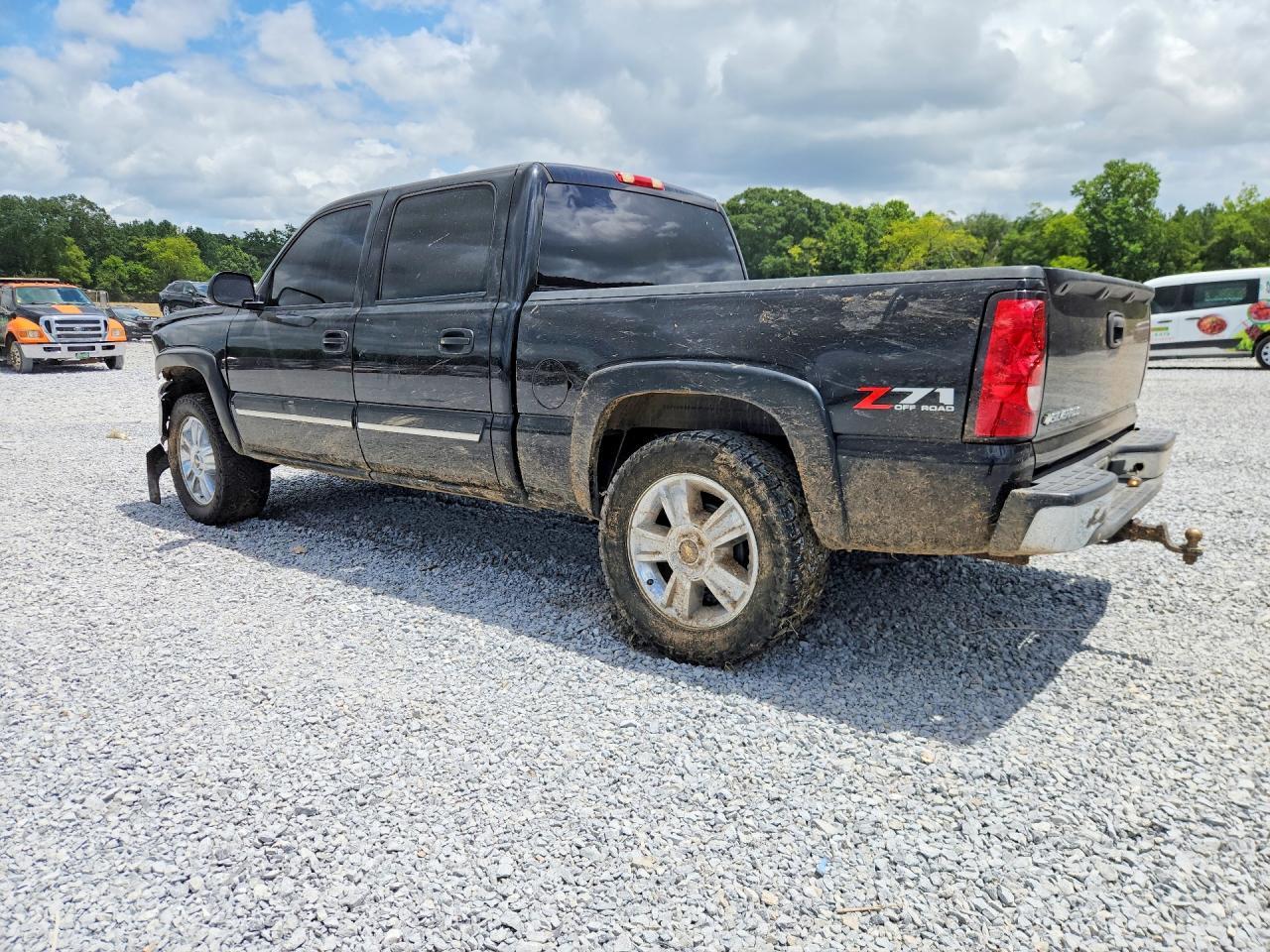 2007 Chevrolet Silverado K1500 Classic Crew Cab - Image 2